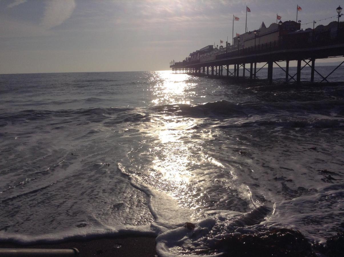 Barbie House ,Opposite The Beach & Paignton Pier , 2 Bedroom Apartment With Private Car Space & Garden , Free Access Next Door To The Stunning Ballet & Make Up School & A Beautiful Ladys Beauty Salon (Adults Only) Exterior foto