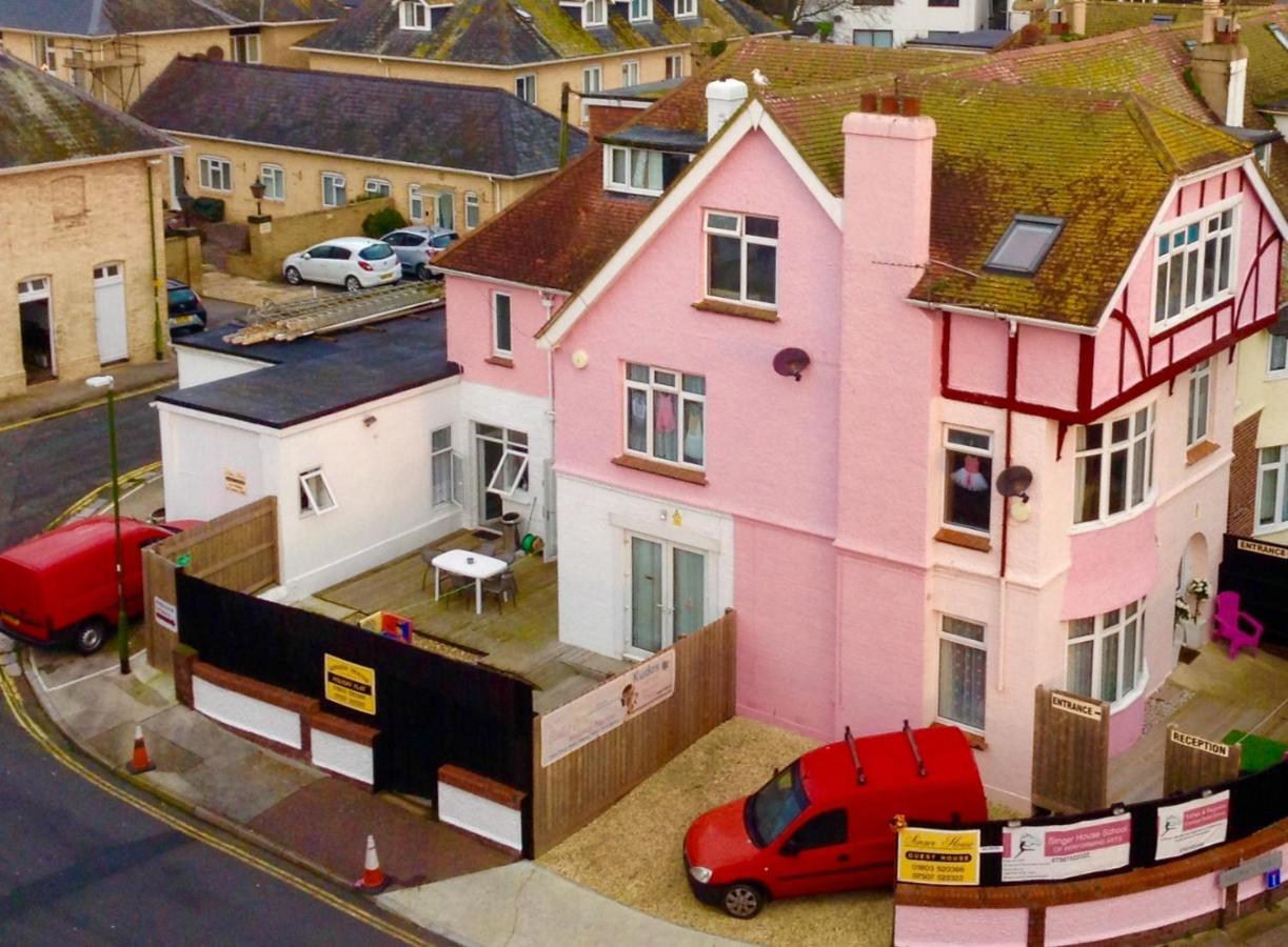 Barbie House ,Opposite The Beach & Paignton Pier , 2 Bedroom Apartment With Private Car Space & Garden , Free Access Next Door To The Stunning Ballet & Make Up School & A Beautiful Ladys Beauty Salon (Adults Only) Exterior foto