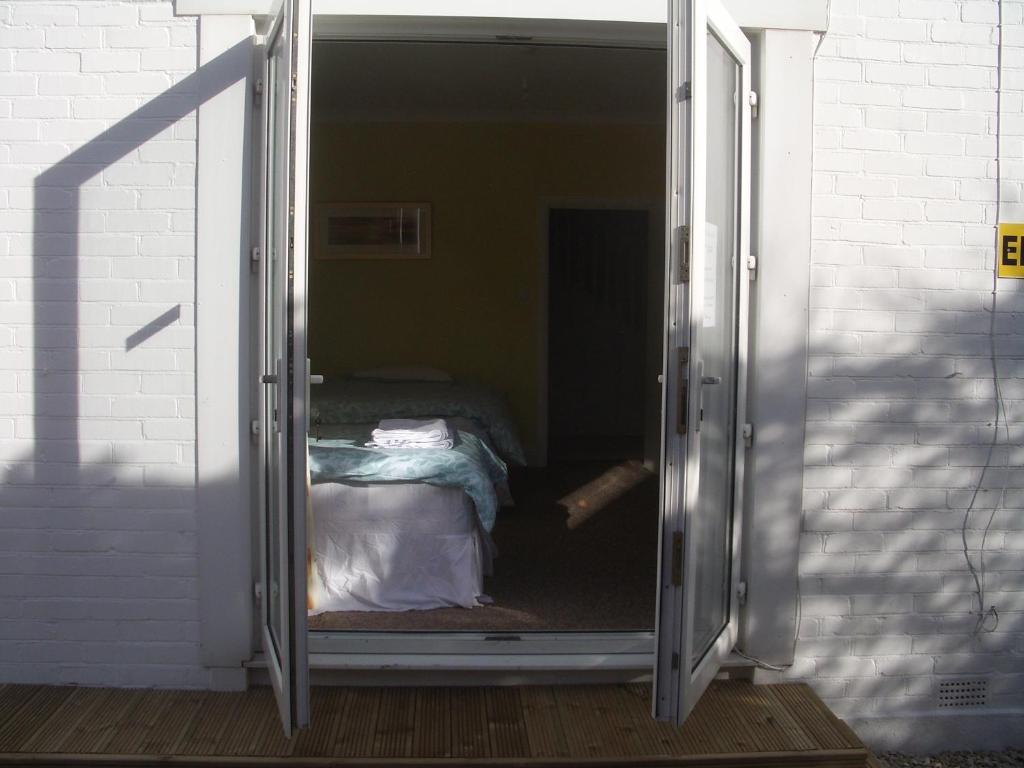 Barbie House ,Opposite The Beach & Paignton Pier , 2 Bedroom Apartment With Private Car Space & Garden , Free Access Next Door To The Stunning Ballet & Make Up School & A Beautiful Ladys Beauty Salon (Adults Only) Habitación foto