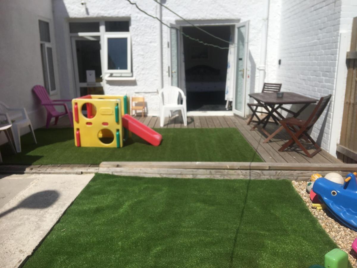 Barbie House ,Opposite The Beach & Paignton Pier , 2 Bedroom Apartment With Private Car Space & Garden , Free Access Next Door To The Stunning Ballet & Make Up School & A Beautiful Ladys Beauty Salon (Adults Only) Exterior foto