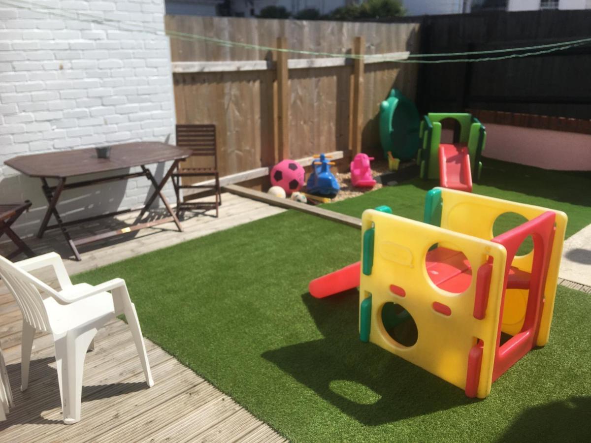 Barbie House ,Opposite The Beach & Paignton Pier , 2 Bedroom Apartment With Private Car Space & Garden , Free Access Next Door To The Stunning Ballet & Make Up School & A Beautiful Ladys Beauty Salon (Adults Only) Exterior foto
