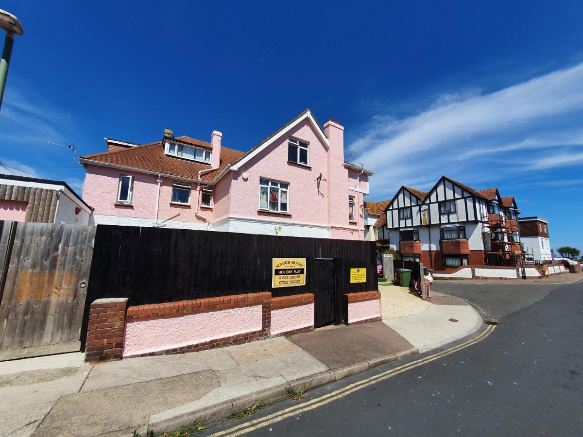 Barbie House ,Opposite The Beach & Paignton Pier , 2 Bedroom Apartment With Private Car Space & Garden , Free Access Next Door To The Stunning Ballet & Make Up School & A Beautiful Ladys Beauty Salon (Adults Only) Exterior foto