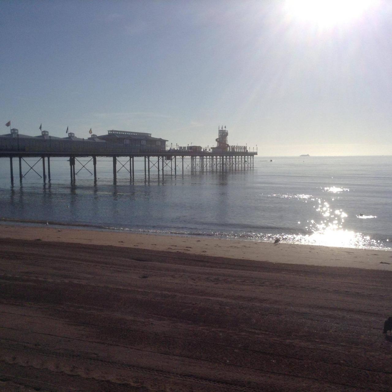 Barbie House ,Opposite The Beach & Paignton Pier , 2 Bedroom Apartment With Private Car Space & Garden , Free Access Next Door To The Stunning Ballet & Make Up School & A Beautiful Ladys Beauty Salon (Adults Only) Exterior foto