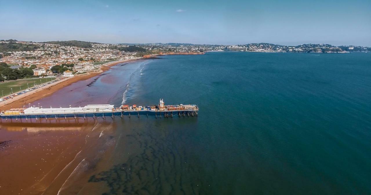 Barbie House ,Opposite The Beach & Paignton Pier , 2 Bedroom Apartment With Private Car Space & Garden , Free Access Next Door To The Stunning Ballet & Make Up School & A Beautiful Ladys Beauty Salon (Adults Only) Exterior foto